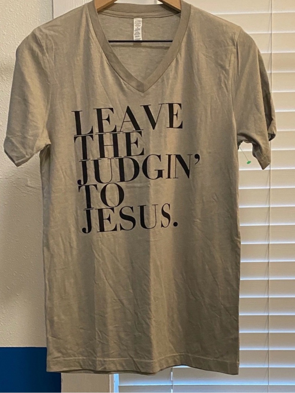 Women’s Gray Graphic V-Neck T-Shirt Small NWOT 
Leave the Judgin’ to Jesus